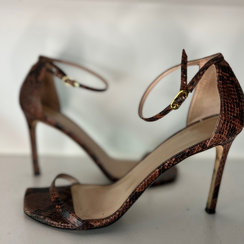 Stuart Weitzman Brown Snake-Print Ankle Strap Heels - Picture 3 of 4